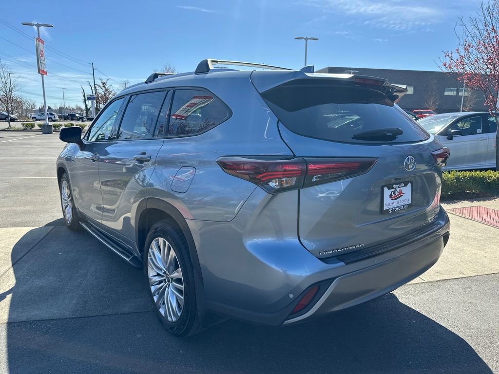 Used 2024 Toyota Highlander Platinum AWD/4WD image 3