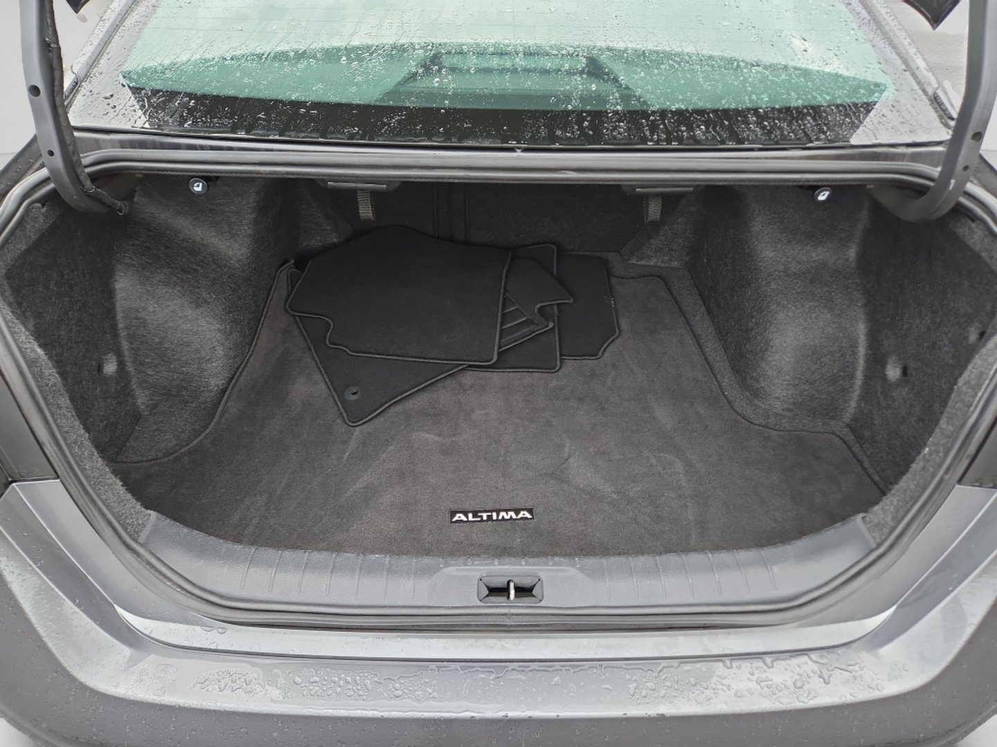 Used 2025 Nissan Altima 2.5 SV FWD image 10