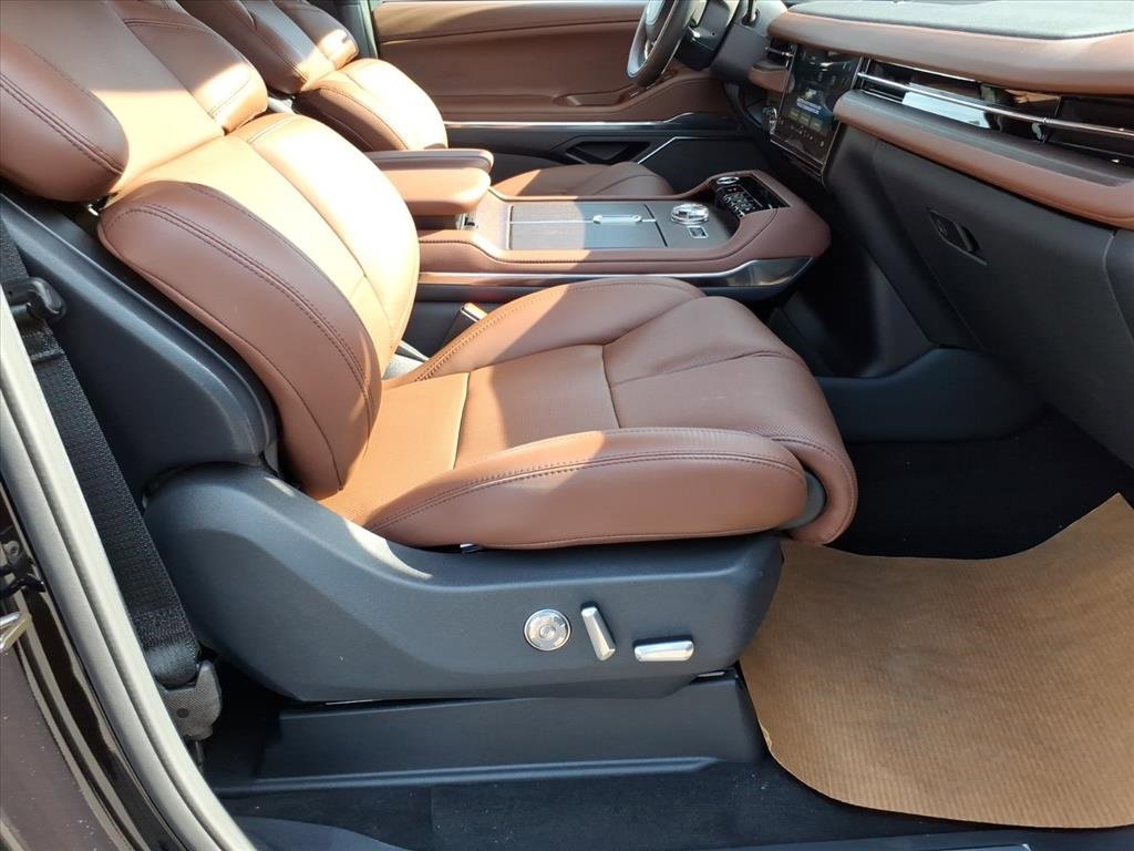 New 2025 Lincoln Navigator Reserve image 9