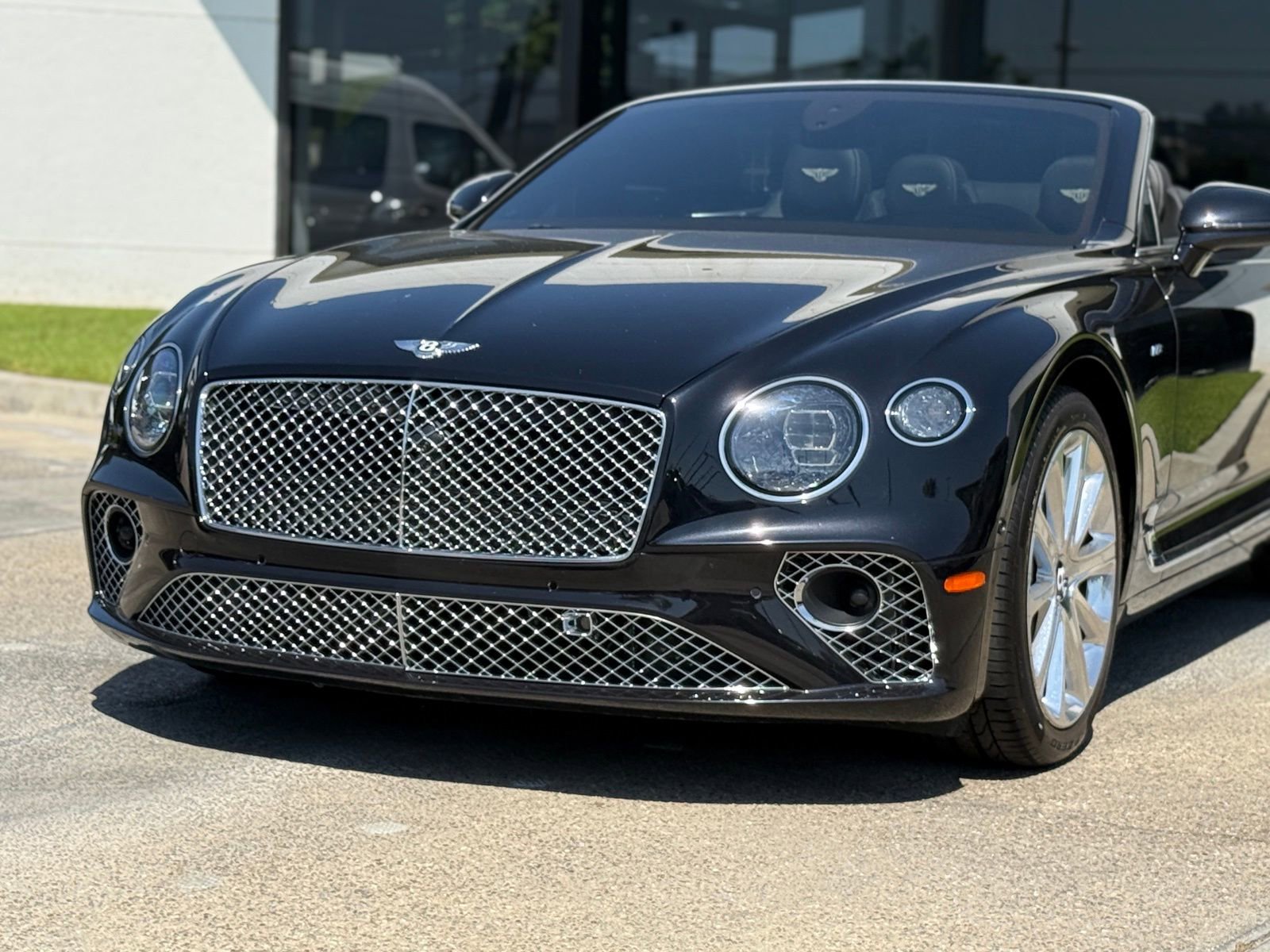 Used 2021 Bentley Continental GT image 3