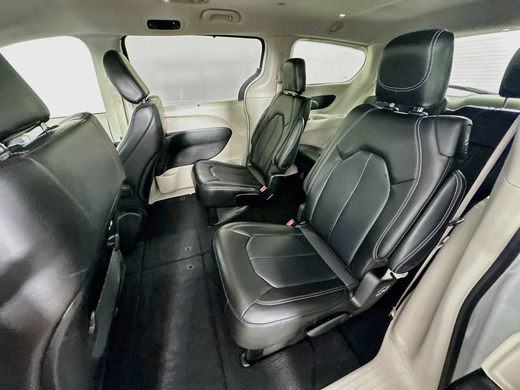 Certified 2023 Chrysler Pacifica Touring-L FWD image 34