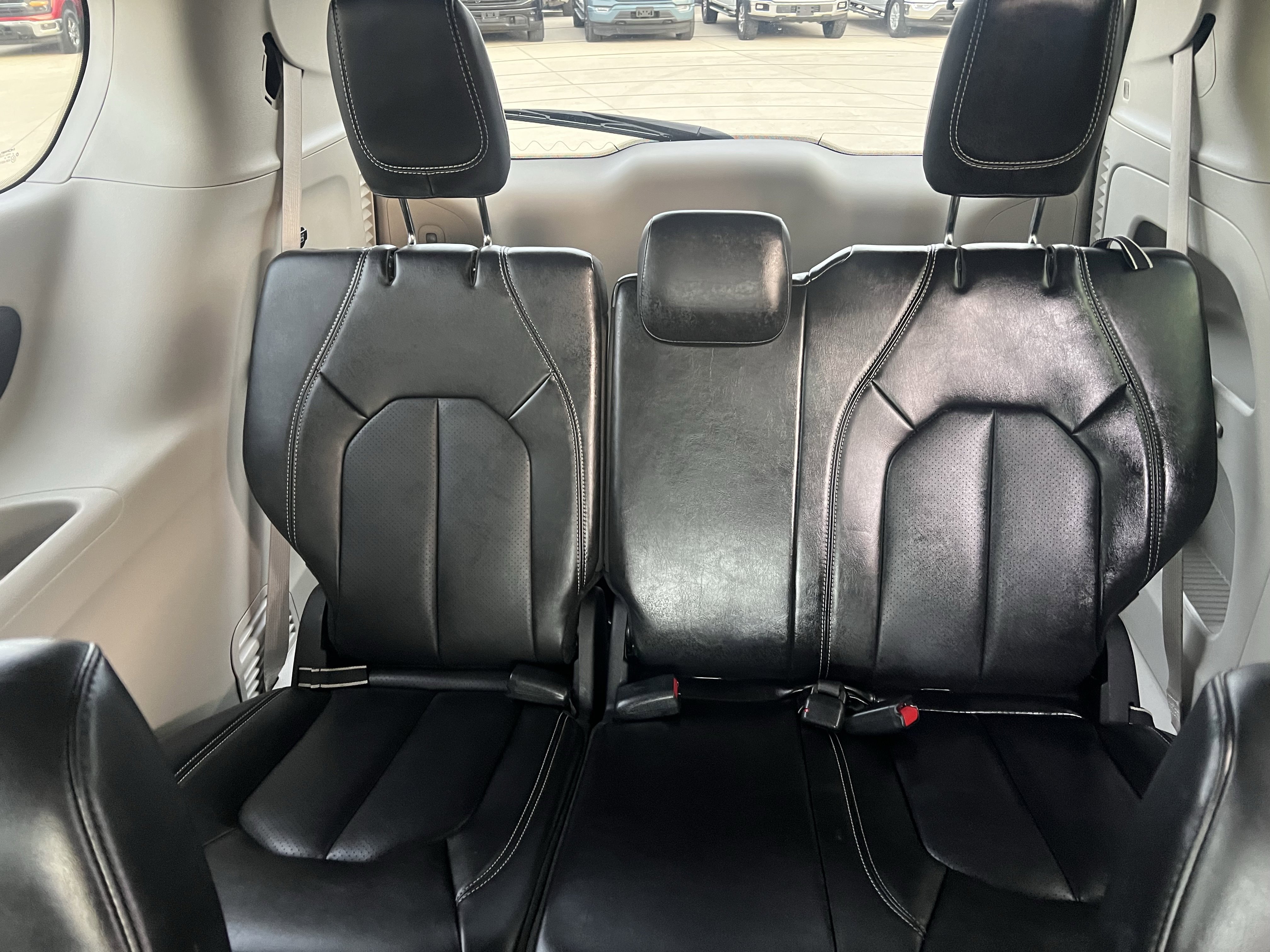 Used 2024 Chrysler Pacifica Touring-L image 17