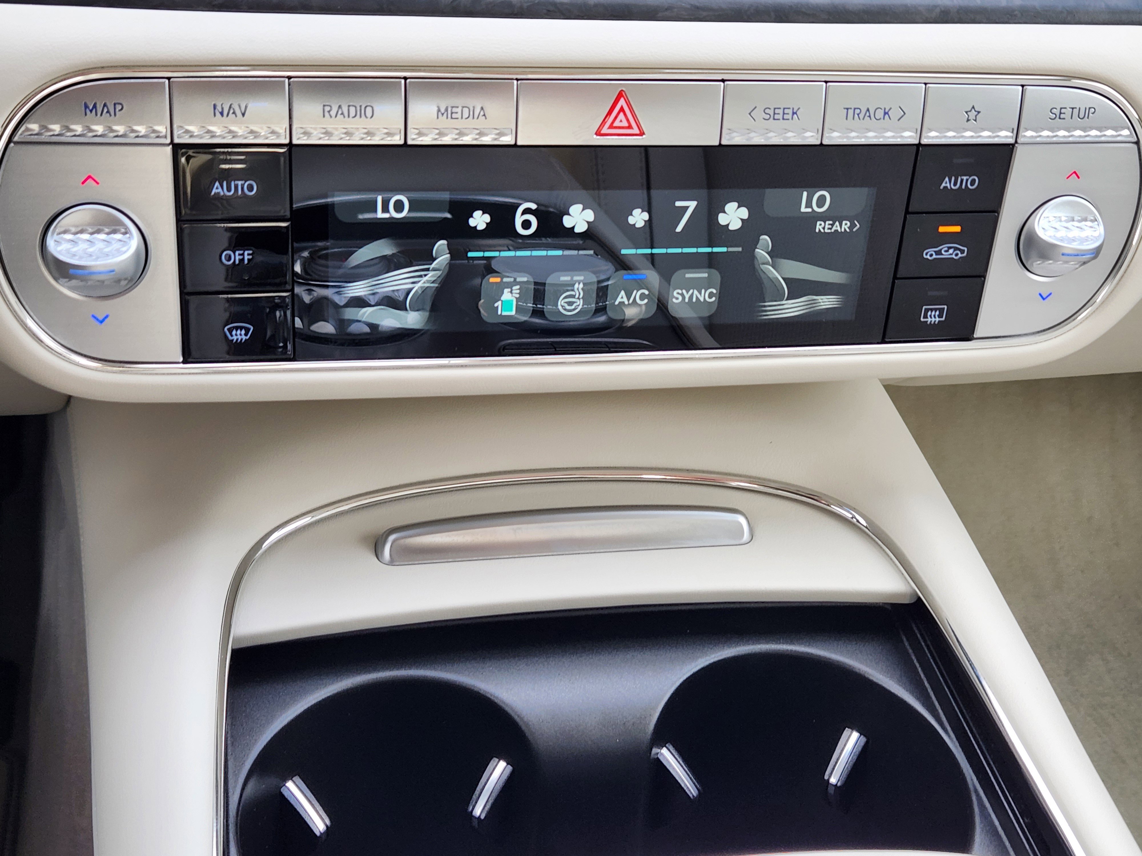 Used 2025 Genesis G90 3.5T image 19