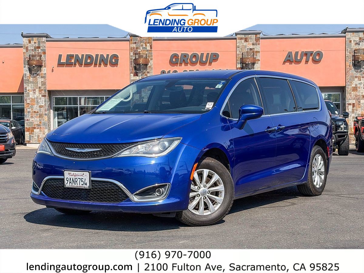 Used 2019 Chrysler Pacifica Touring Plus FWD image 1