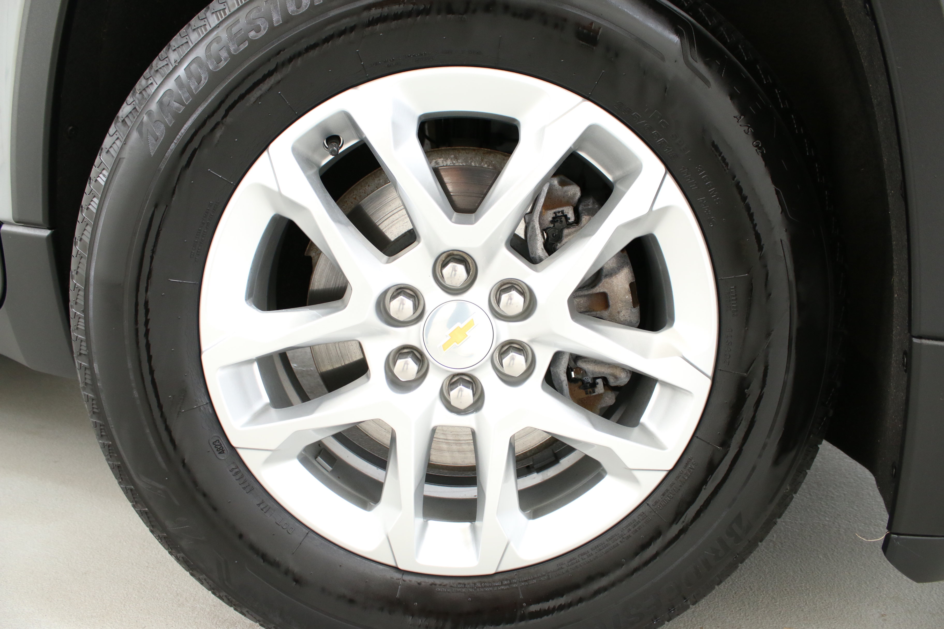 Used 2023 Chevrolet Traverse LS FWD image 35