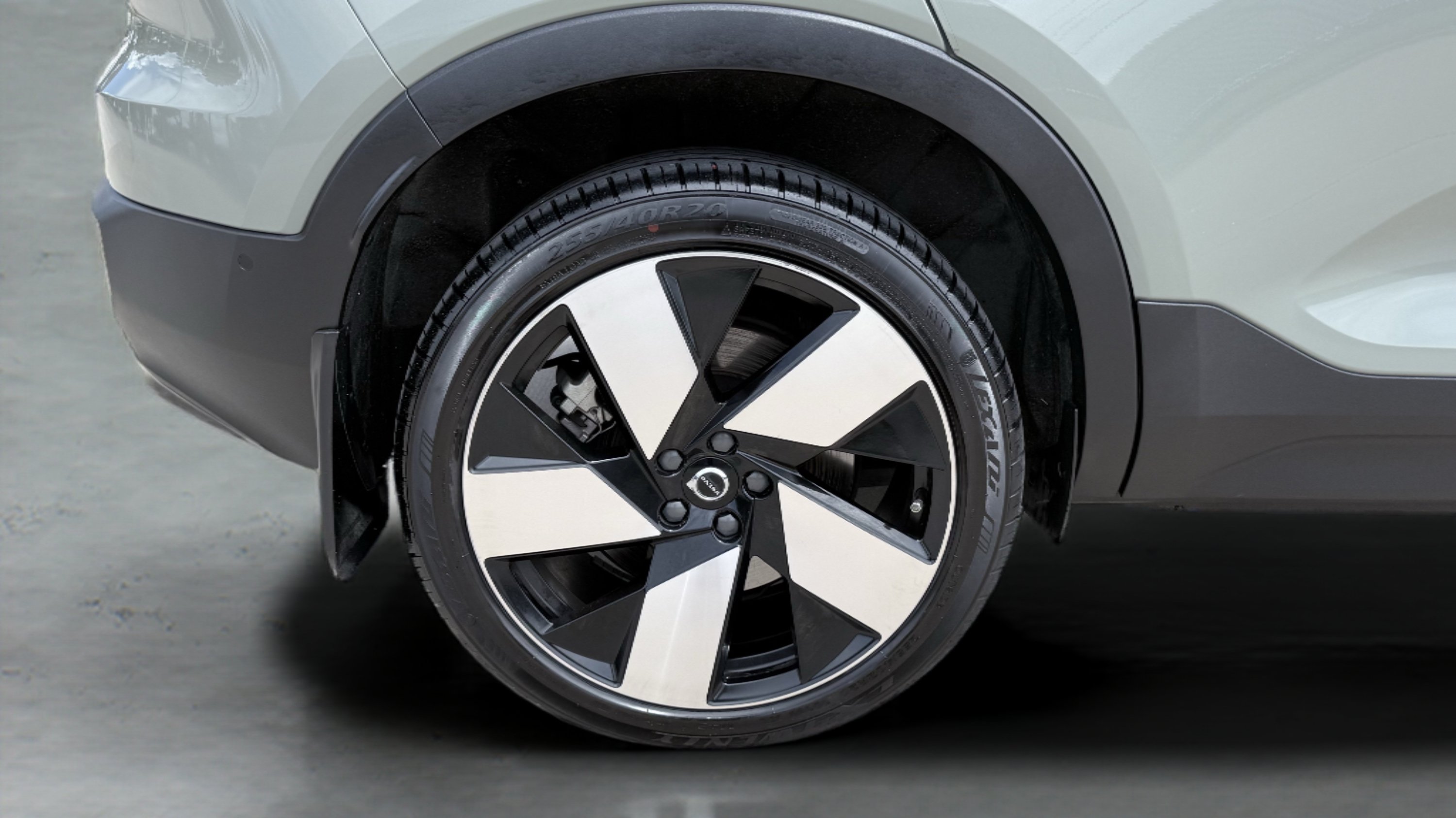 Used 2023 Volvo XC40 Recharge Ultimate AWD/4WD image 10
