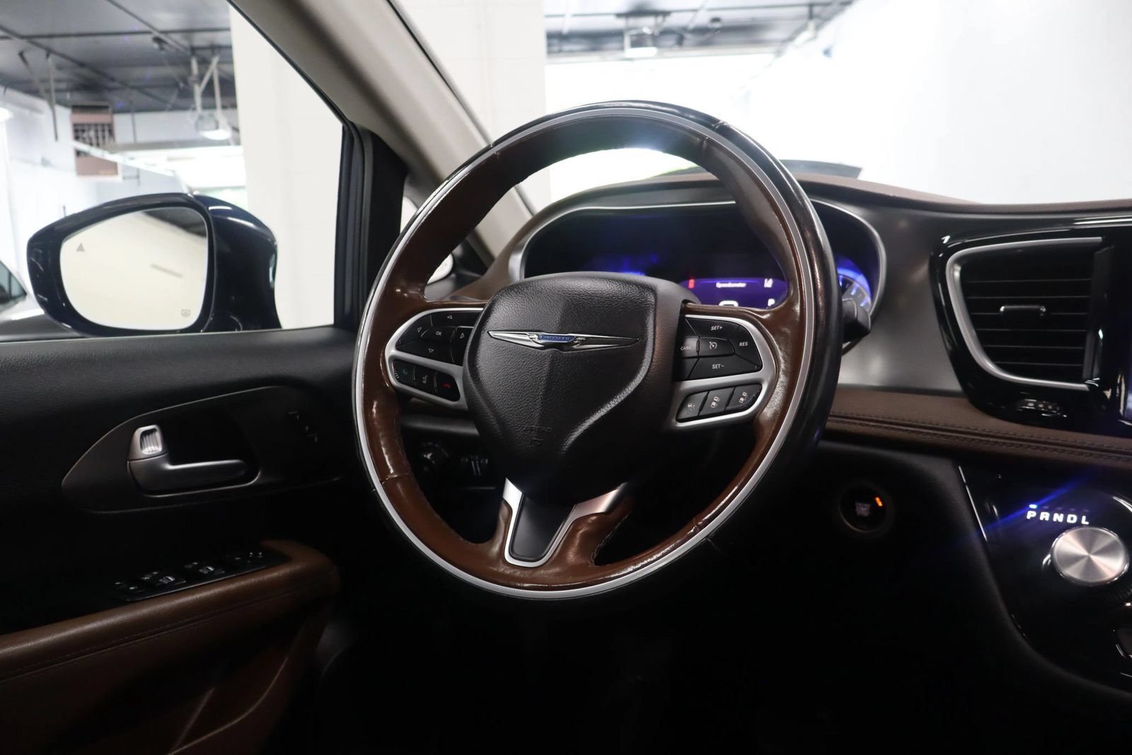 Used 2019 Chrysler Pacifica Limited w/ Tire & Wheel Group FWD image 38