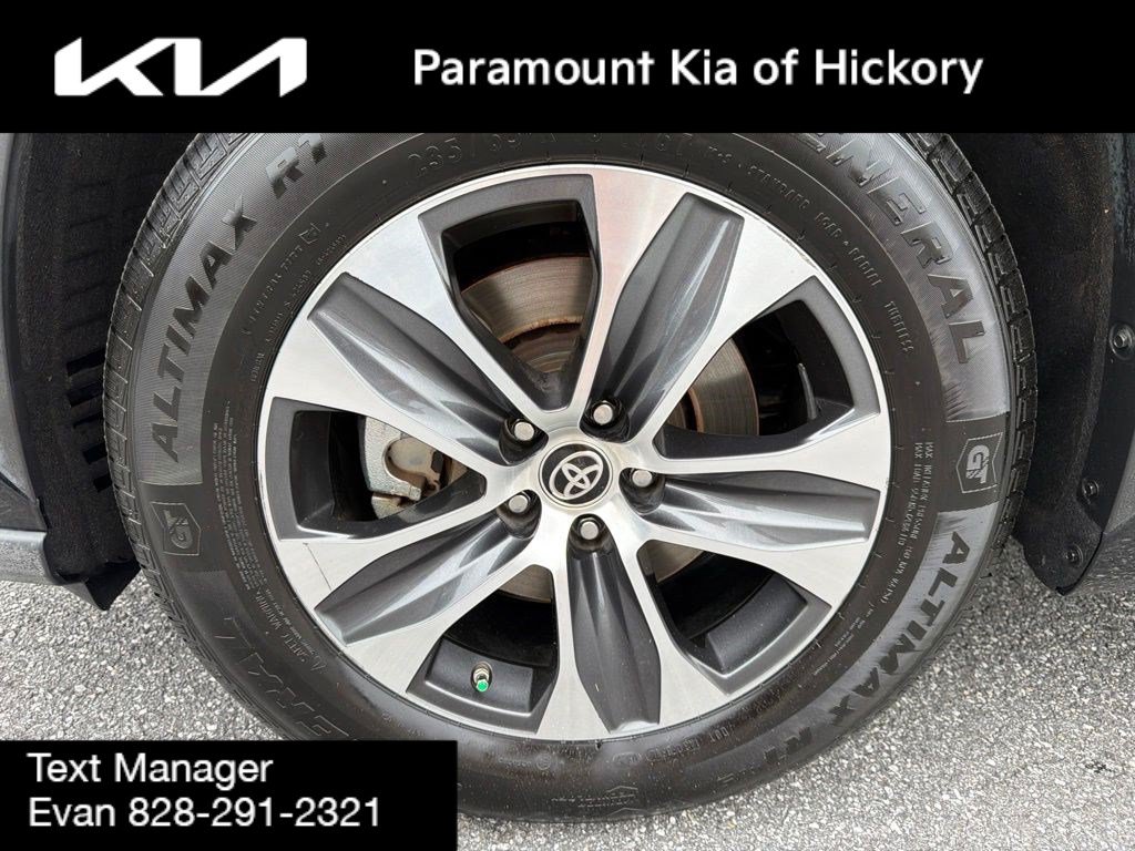 Used 2020 Toyota Highlander XLE FWD image 9