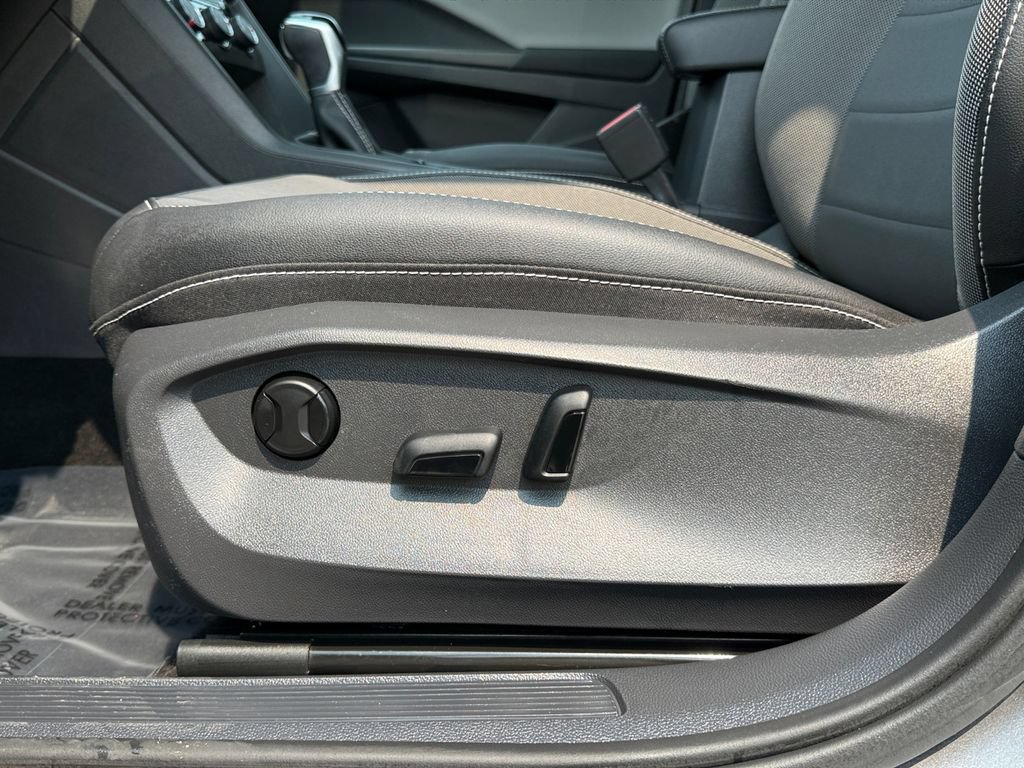 Used 2023 Volkswagen Taos SE w/ Panoramic Sunroof Package FWD image 10