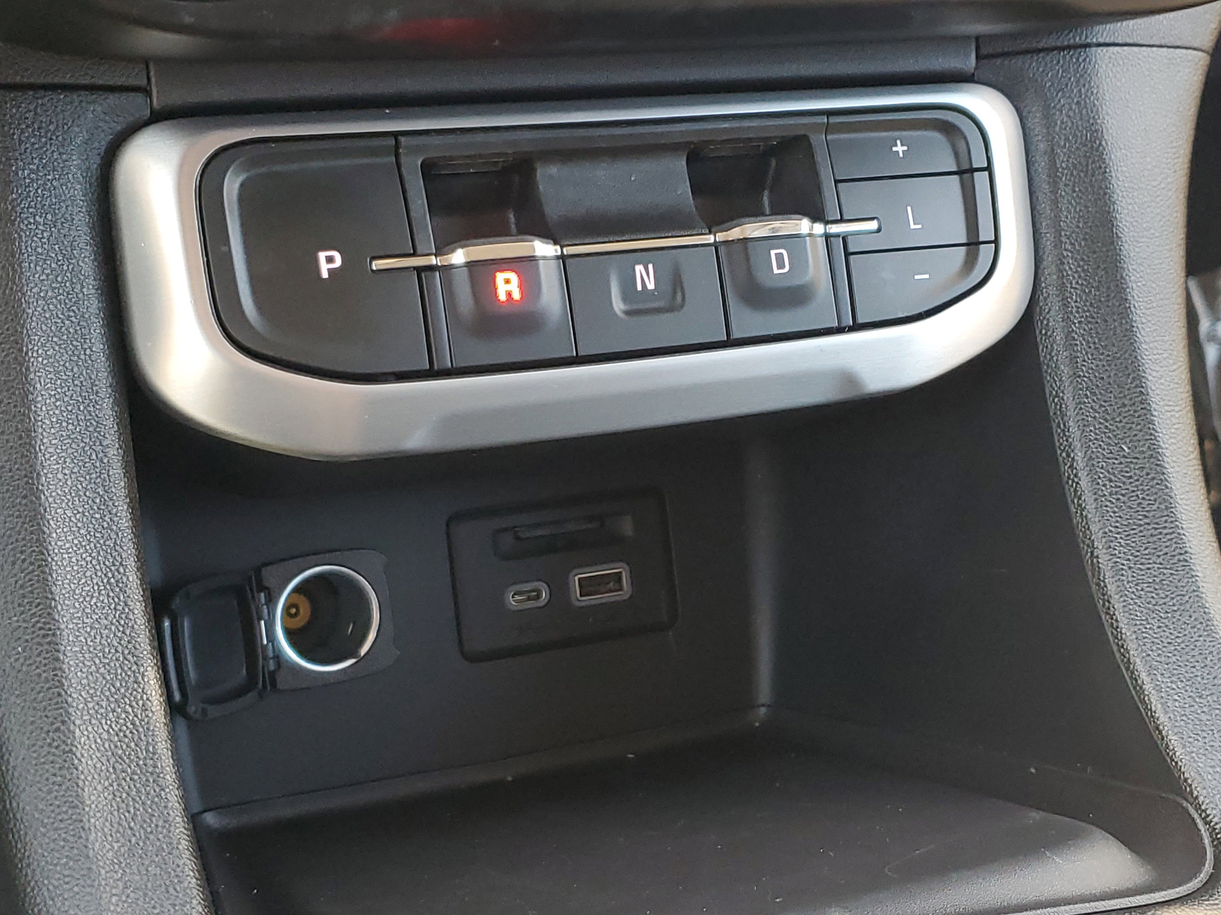 Used 2023 GMC Acadia SLT image 32