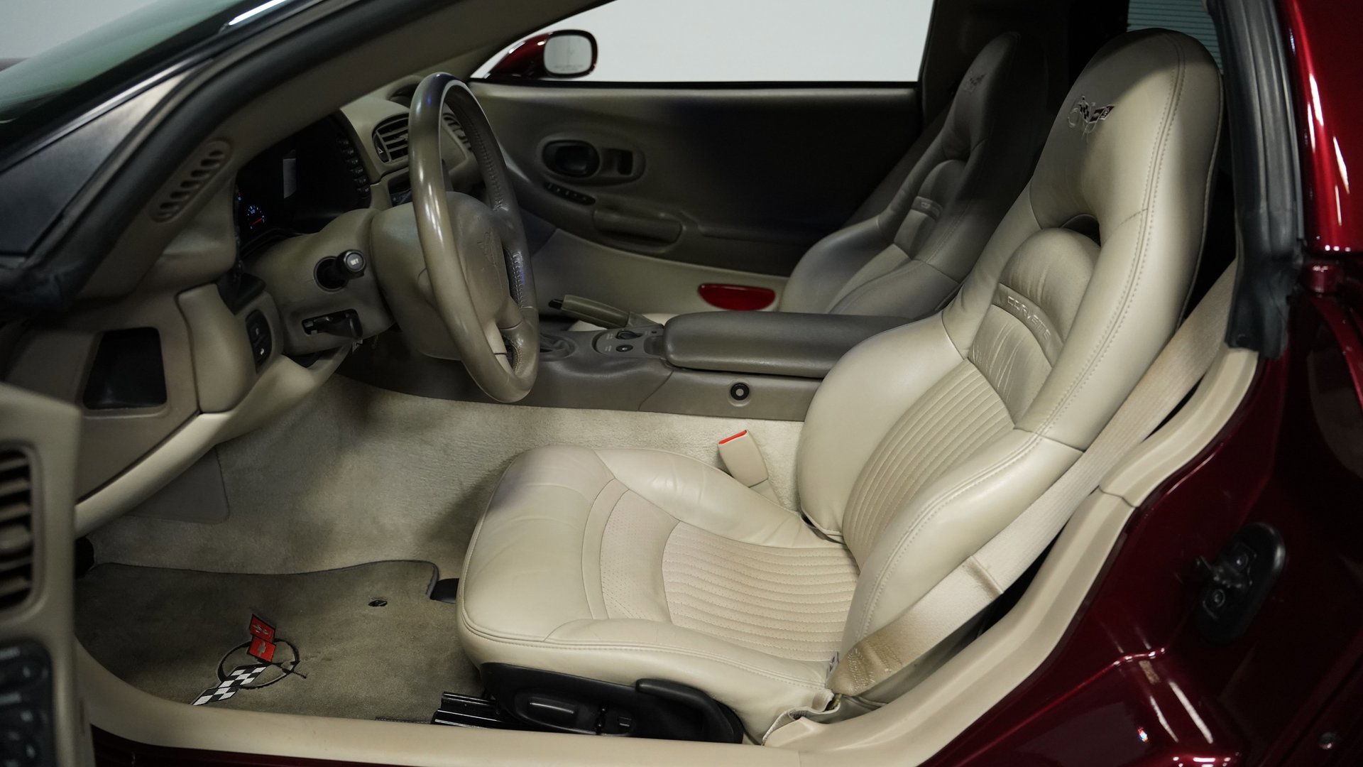 Used 2003 Chevrolet Corvette 50th Anniversary Edition w/ Preferred Equipment Group image 29