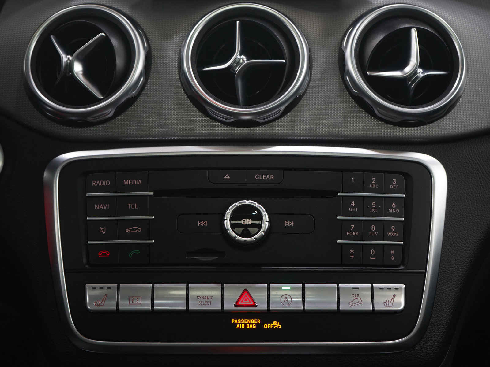 Used 2019 Mercedes-Benz GLA 250 4MATIC w/ Premium Package image 16