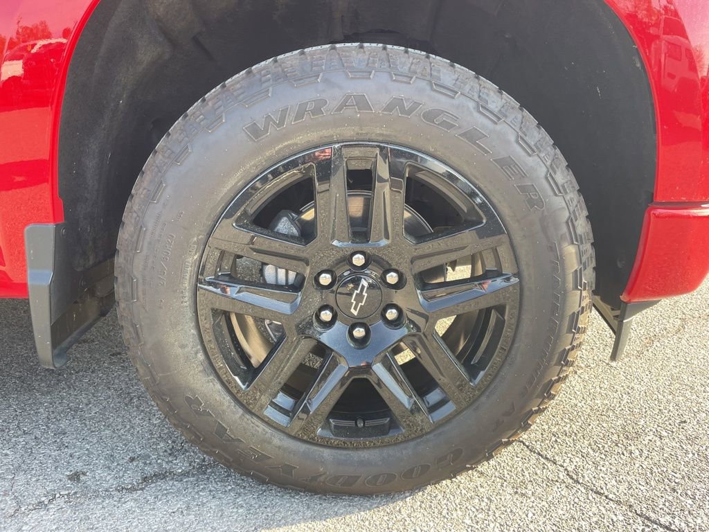 Used 2024 Chevrolet Silverado 1500 Custom w/ Turbomax Blackout Package image 17