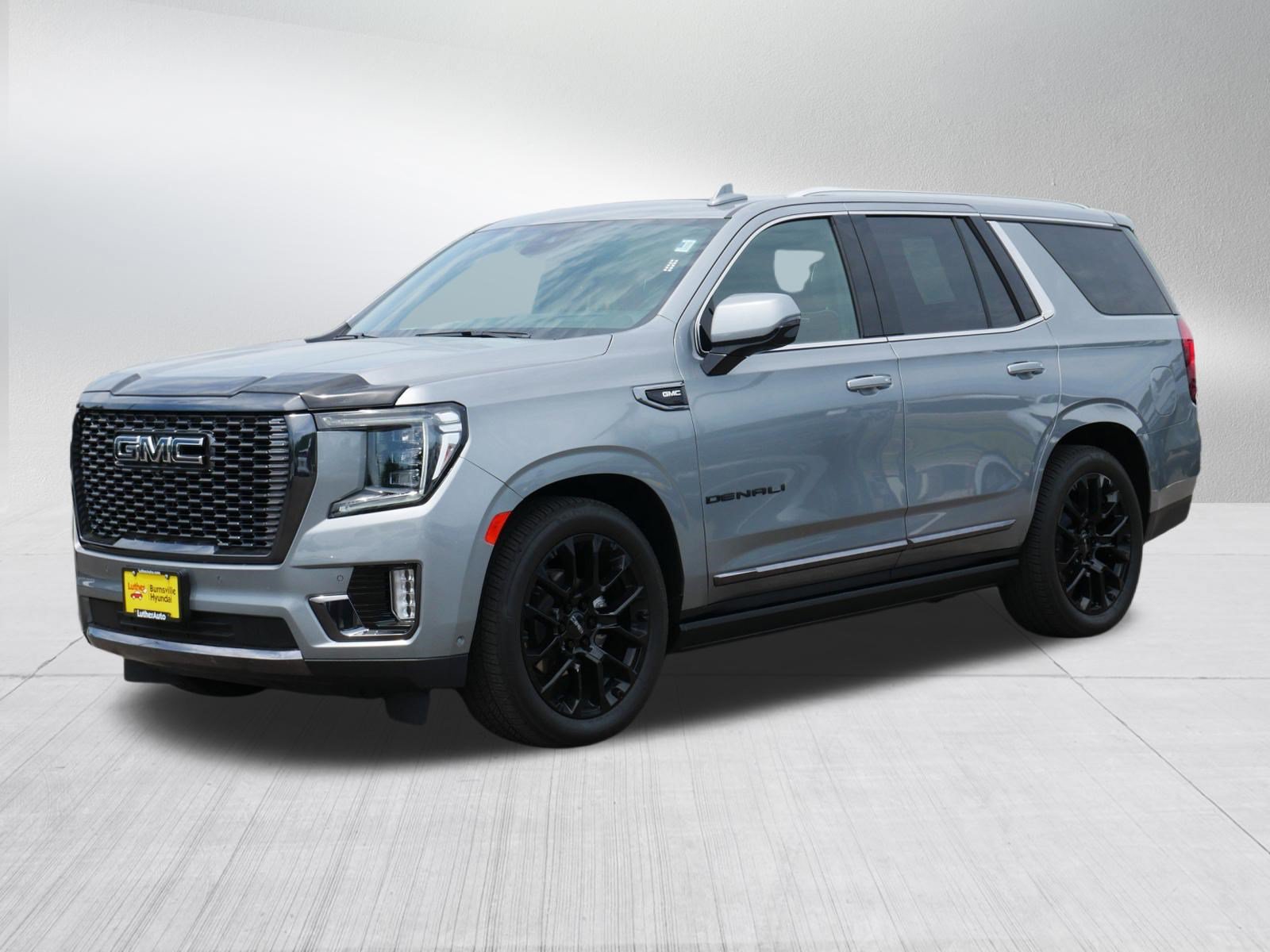 Used 2024 GMC Yukon Denali Ultimate AWD/4WD image 3