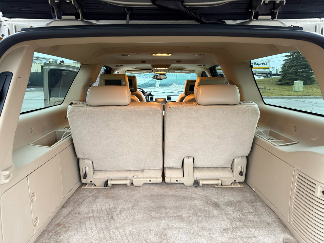 Used 2009 Cadillac Escalade ESV AWD image 18