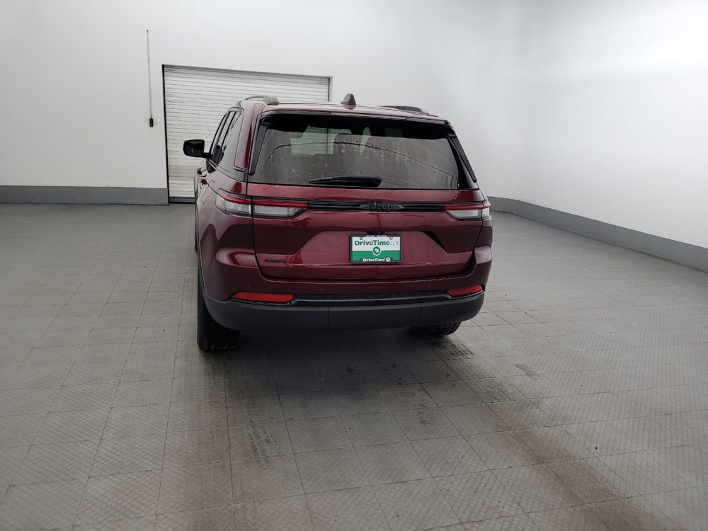Used 2023 Jeep Grand Cherokee Altitude AWD/4WD image 6
