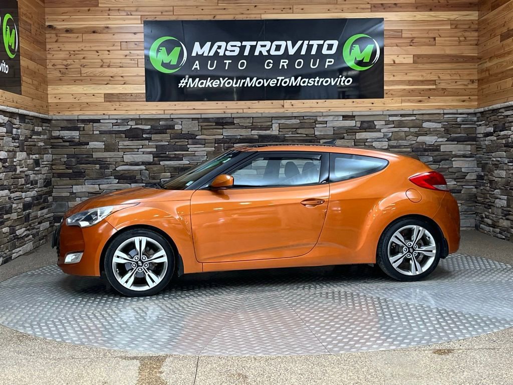Used 2012 Hyundai Veloster w/ Style Pkg image 6