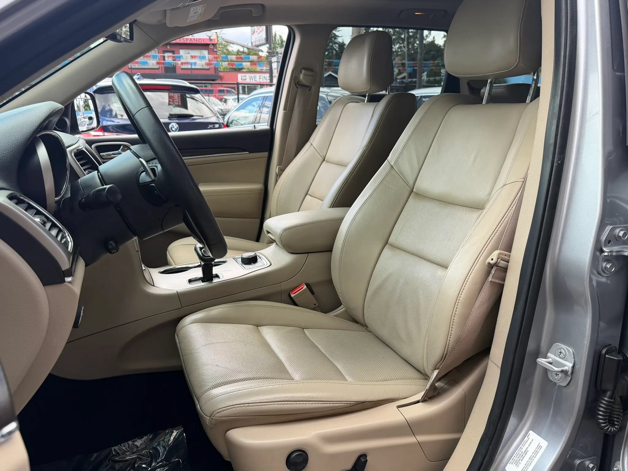 Used 2014 Jeep Grand Cherokee Limited w/ Luxury Group II AWD/4WD image 14