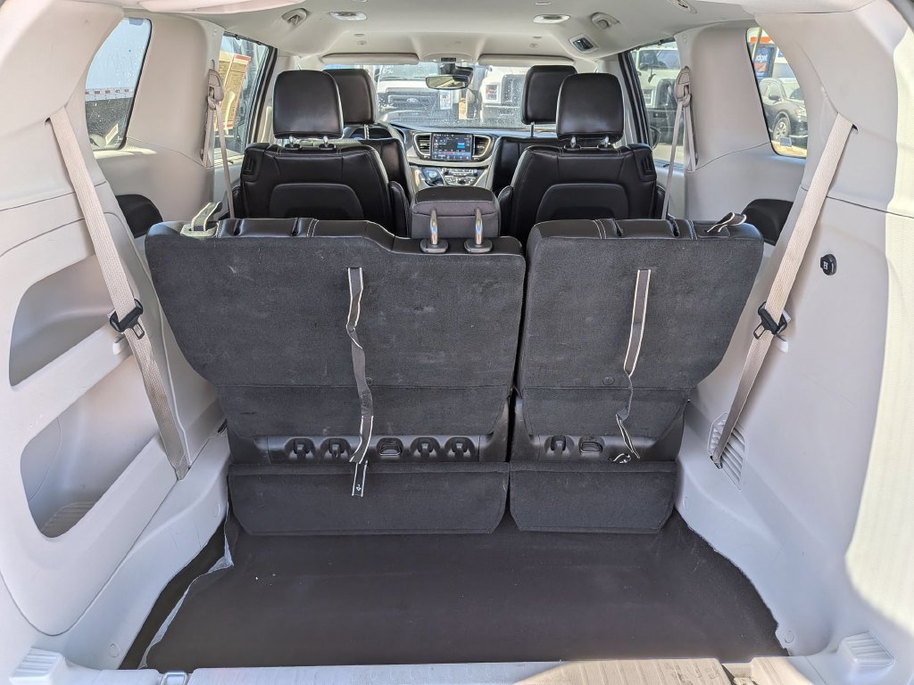 Used 2024 Chrysler Pacifica Touring-L FWD image 26