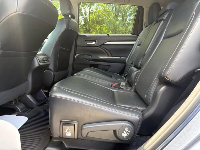 Used 2015 Toyota Highlander XLE AWD/4WD image 13