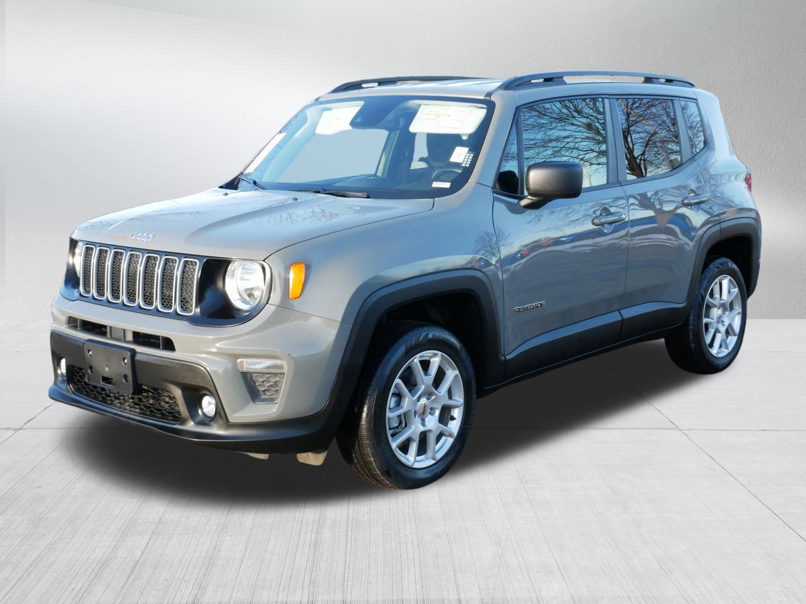 Used 2022 Jeep Renegade Latitude w/ Convenience Group image 3
