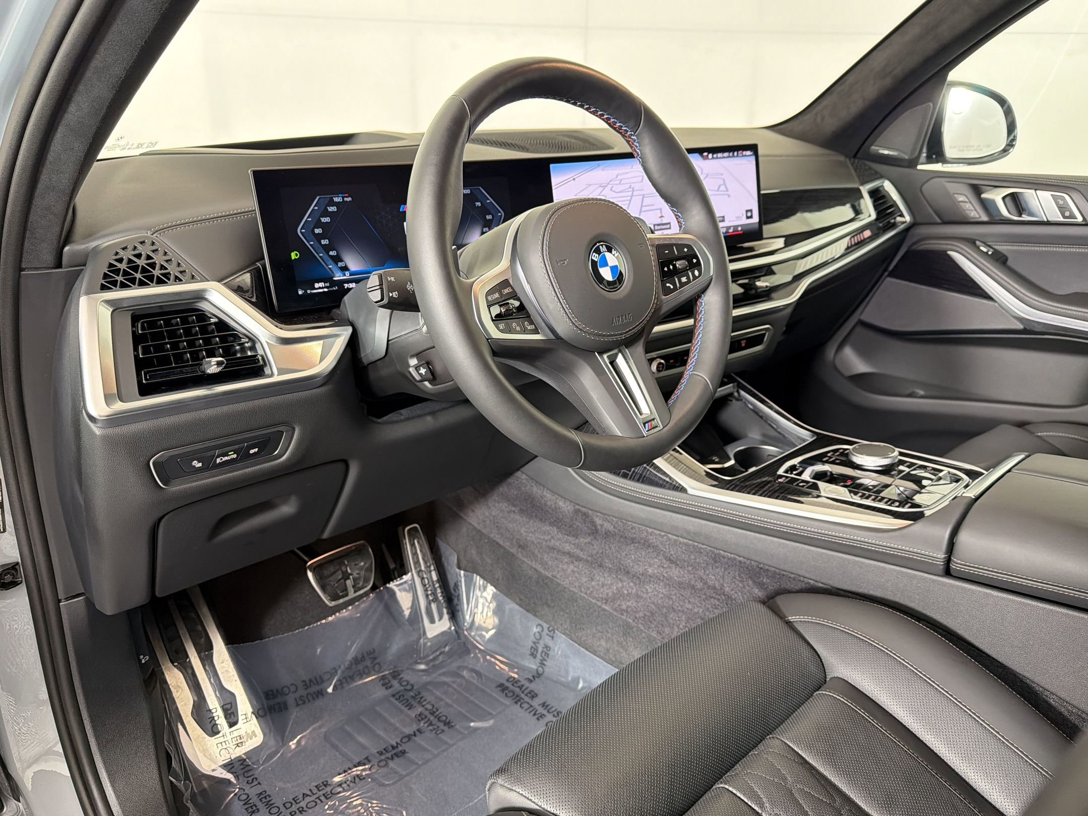 Used 2025 BMW X7 M60i w/ Climate Comfort Package AWD/4WD image 4