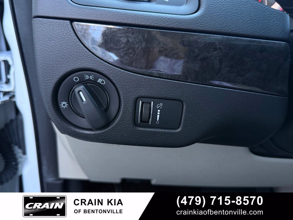 Used 2014 Dodge Grand Caravan SXT w/ UConnect Hands-Free Group FWD image 12