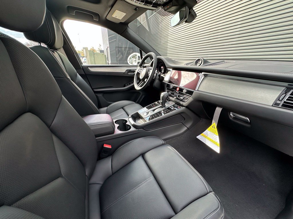Certified 2026 Porsche Macan S AWD/4WD image 40