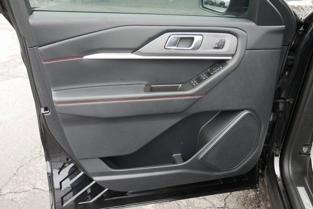 Used 2025 Ford Explorer ST-Line w/ Premium Package image 15