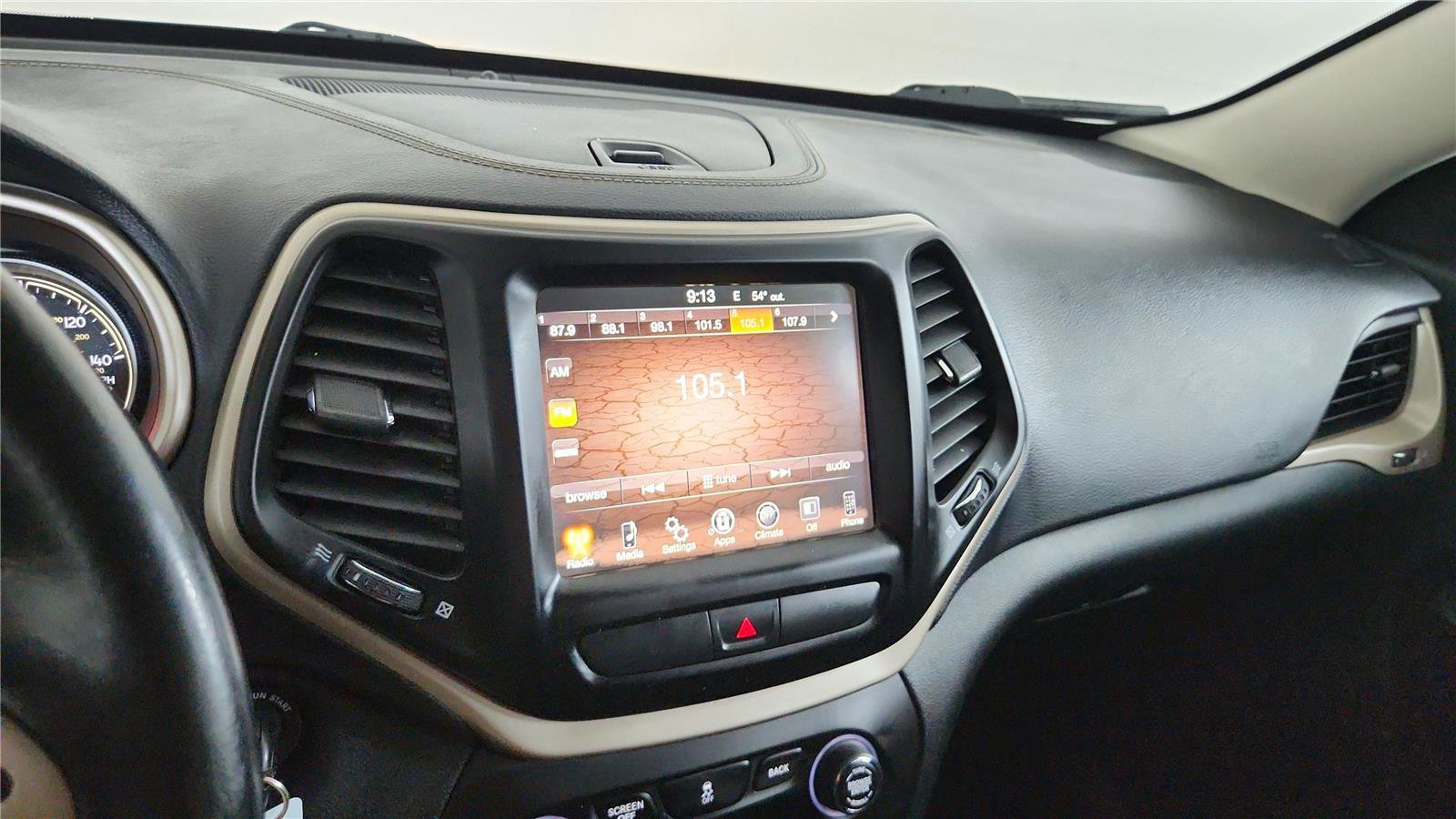 Used 2016 Jeep Cherokee Latitude w/ Comfort & Sound Group AWD/4WD image 25