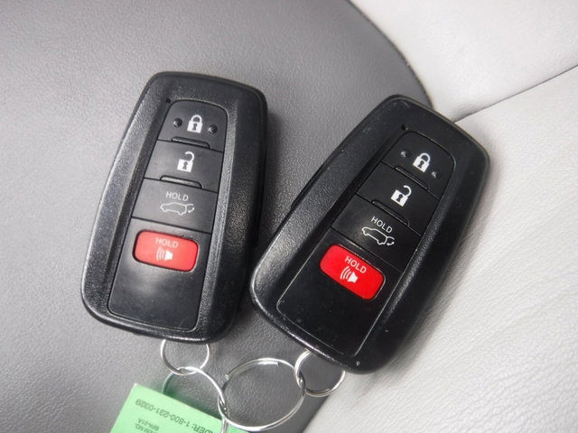 Used 2020 Toyota RAV4 XLE Premium image 43