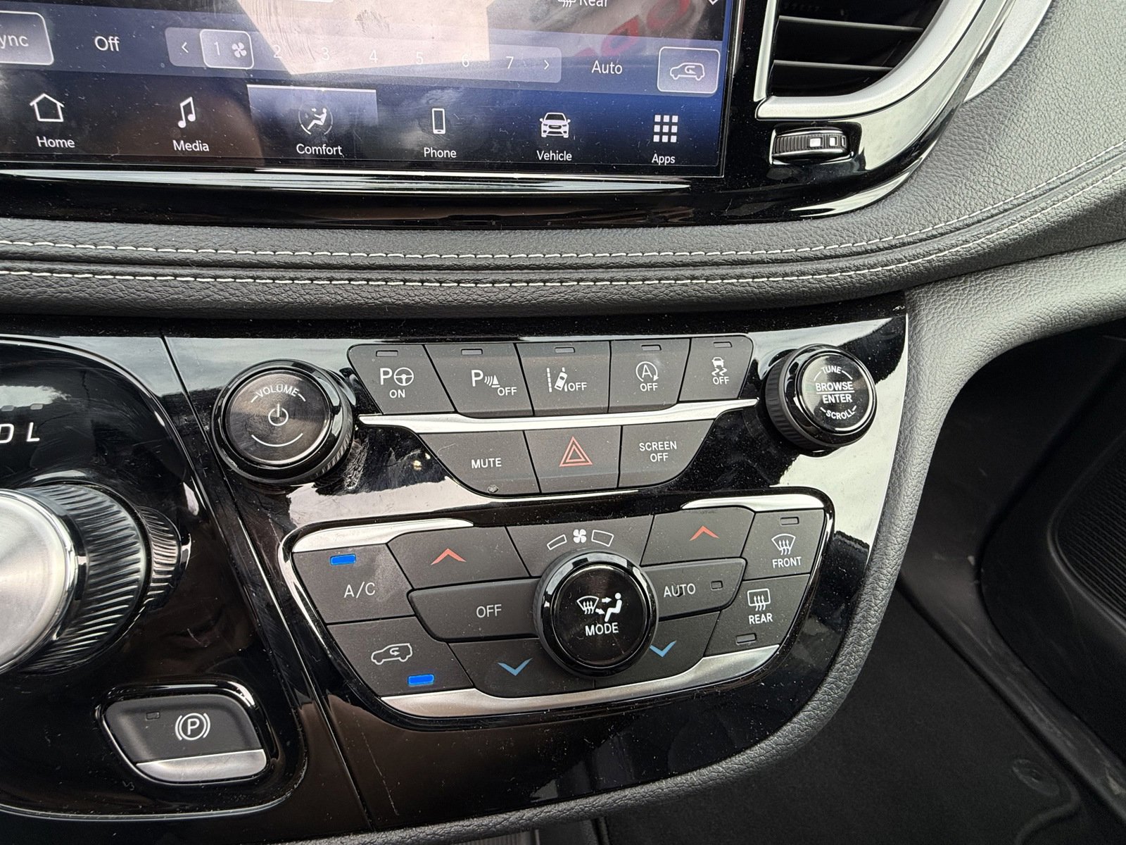 New 2024 Chrysler Pacifica Touring-L w/ S Appearance Package image 18
