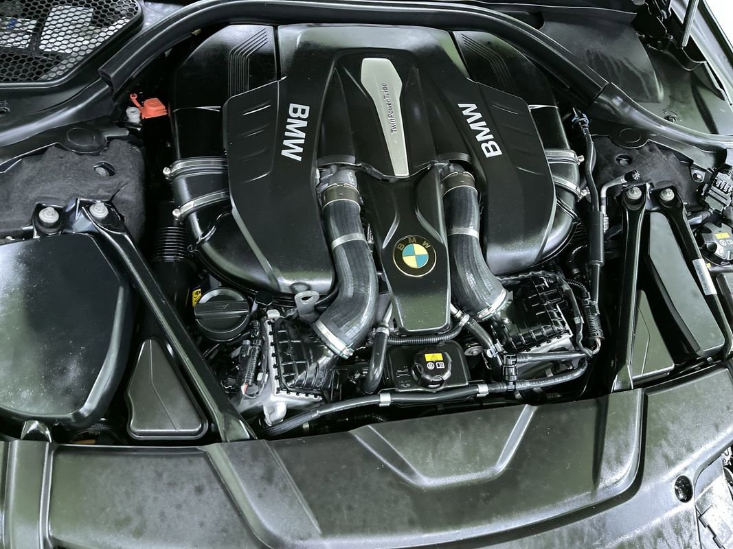 Used 2016 BMW 750i xDrive image 31