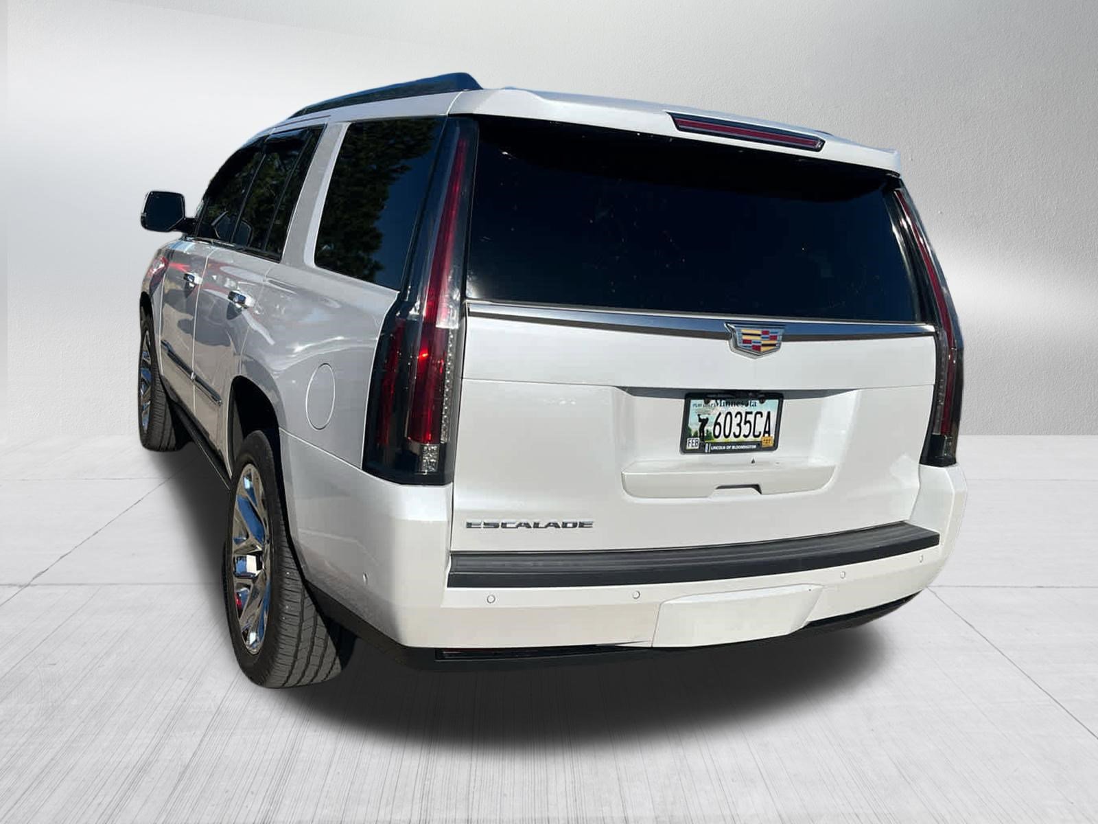 Used 2018 Cadillac Escalade Platinum AWD/4WD image 4