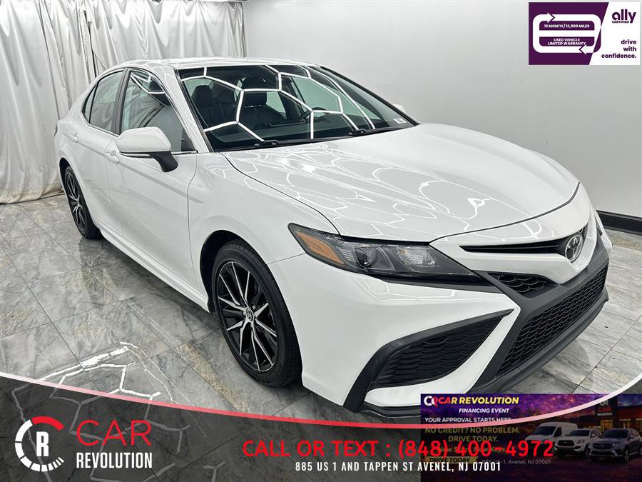 Used 2022 Toyota Camry SE FWD image 1