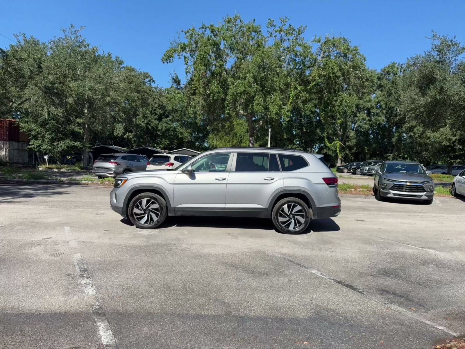 Used 2026 Volkswagen Atlas SE FWD image 8