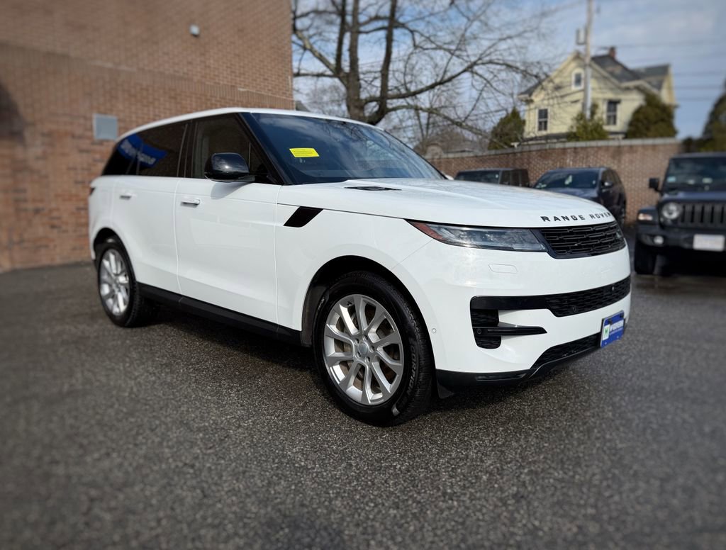 Used 2025 Land Rover Range Rover Sport SE image 3