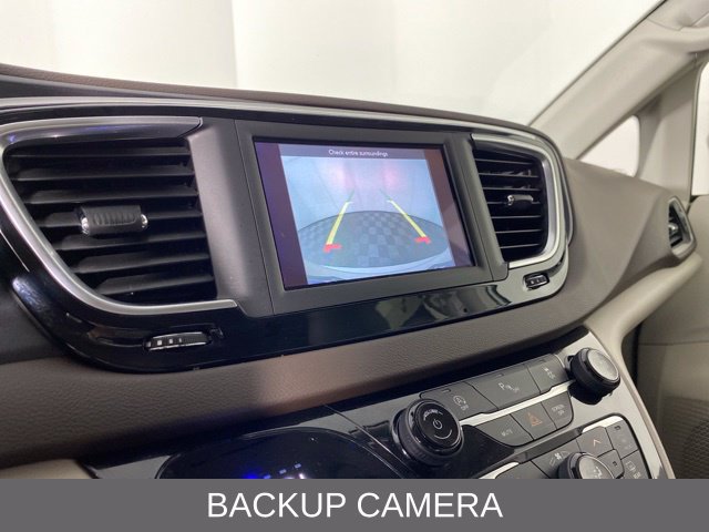 Used 2020 Chrysler Pacifica Touring w/ Cold Weather Group FWD image 5