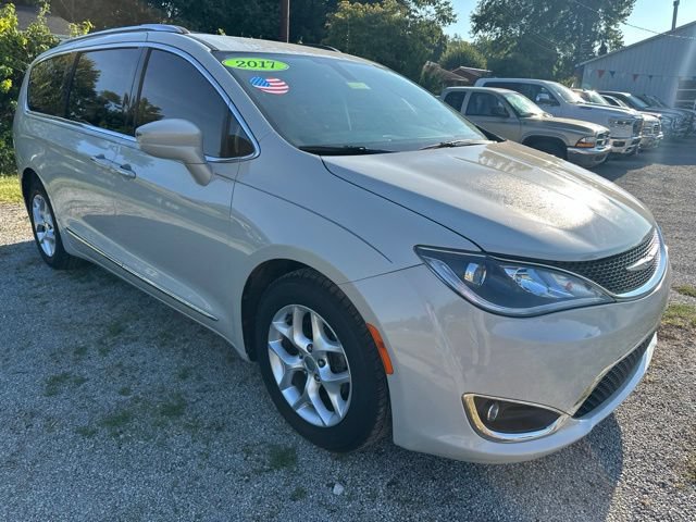 Used 2017 Chrysler Pacifica Touring-L Plus w/ Tire & Wheel Group FWD image 6