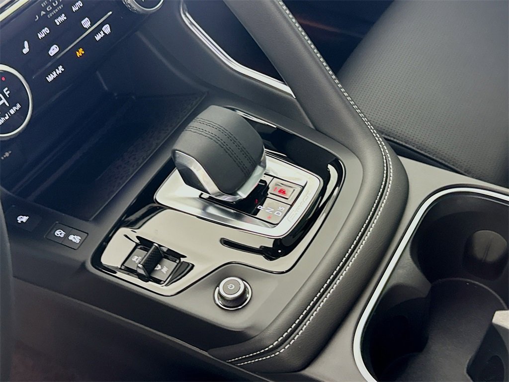New 2024 Jaguar E-PACE R-Dynamic SE image 17
