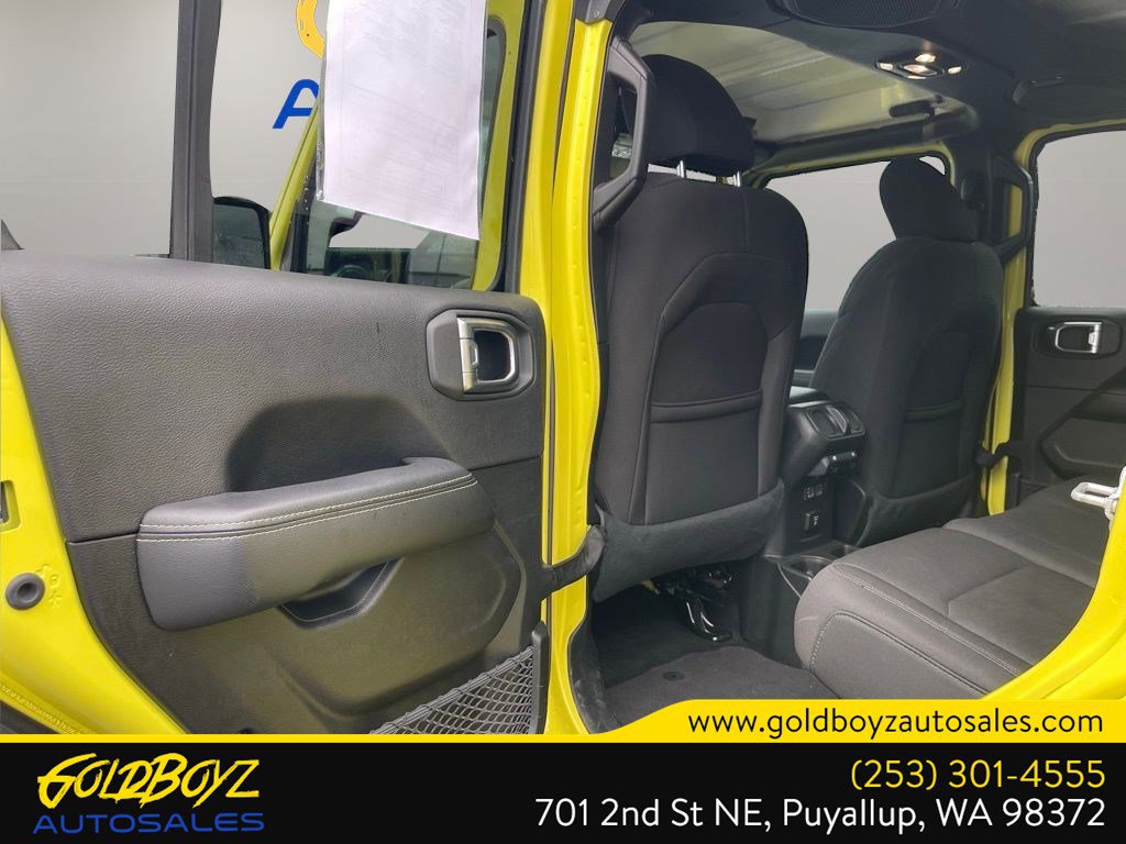 Used 2023 Jeep Wrangler Sahara AWD/4WD image 11