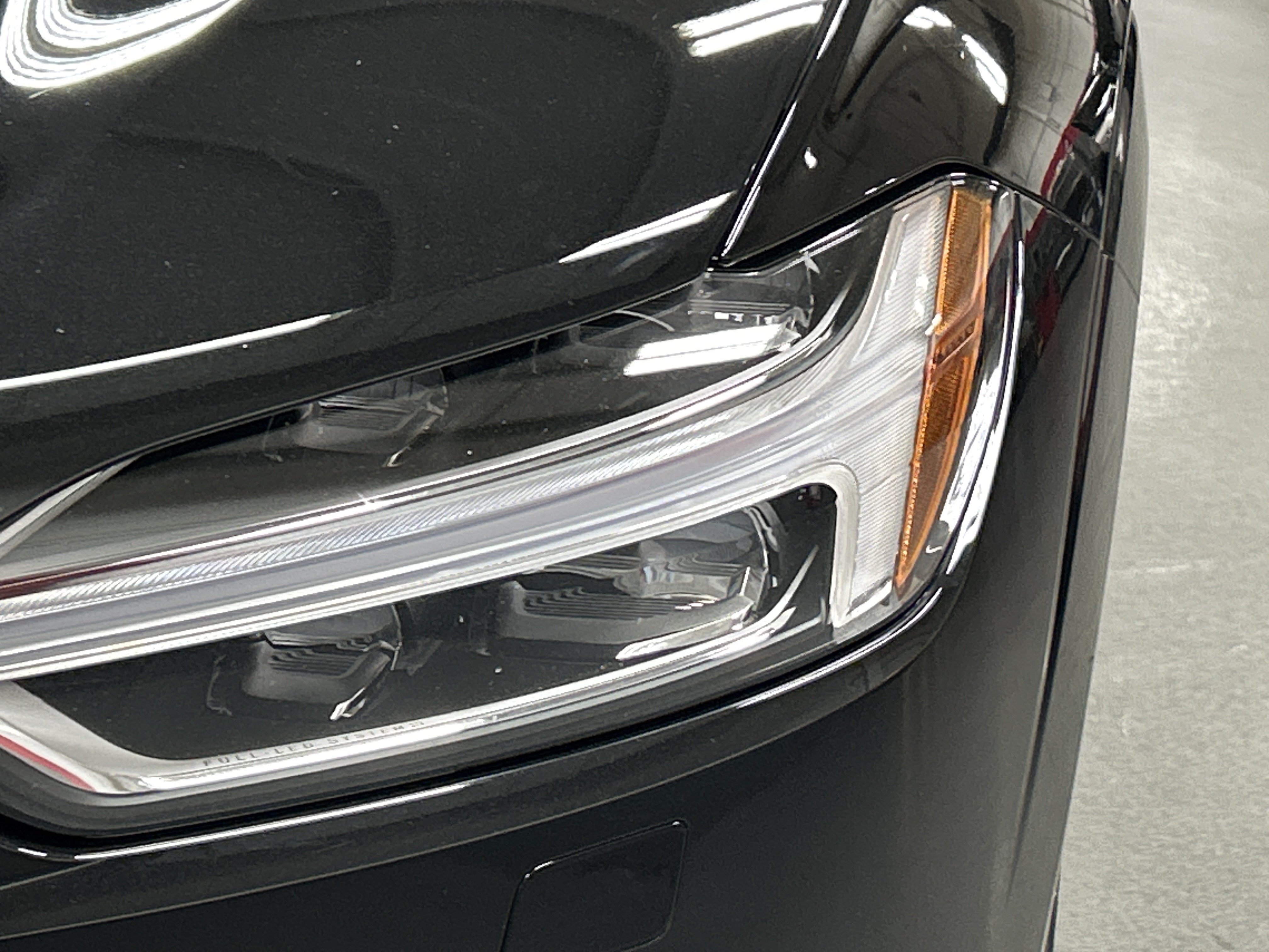 Used 2019 Volvo XC60 T5 Momentum w/ Multimedia Package FWD image 6