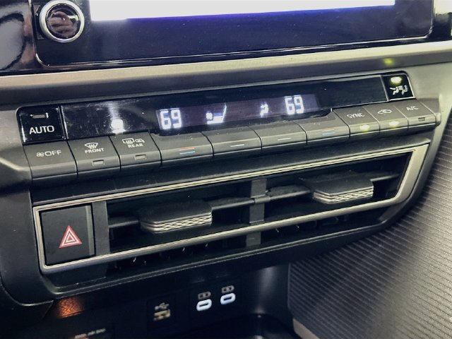 Certified 2025 Toyota Camry SE FWD image 18