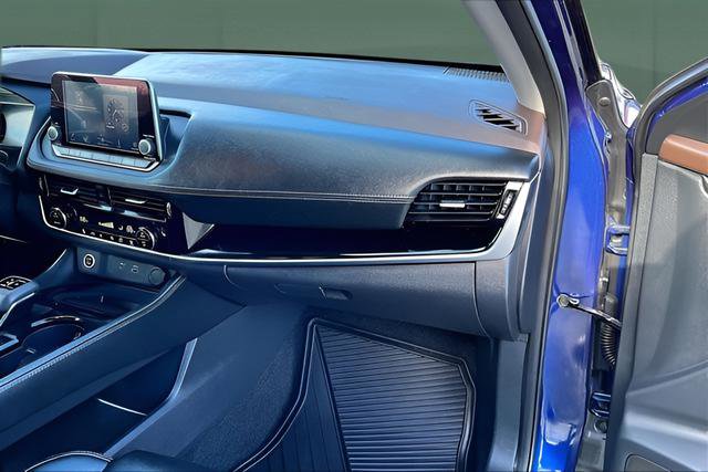 Used 2023 Nissan Rogue SL image 23