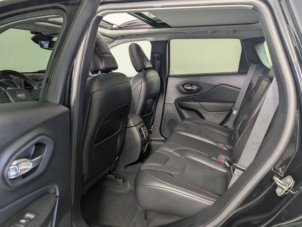 Used 2021 Jeep Cherokee Trailhawk w/ Sun, Sound & Nav Group AWD/4WD image 27