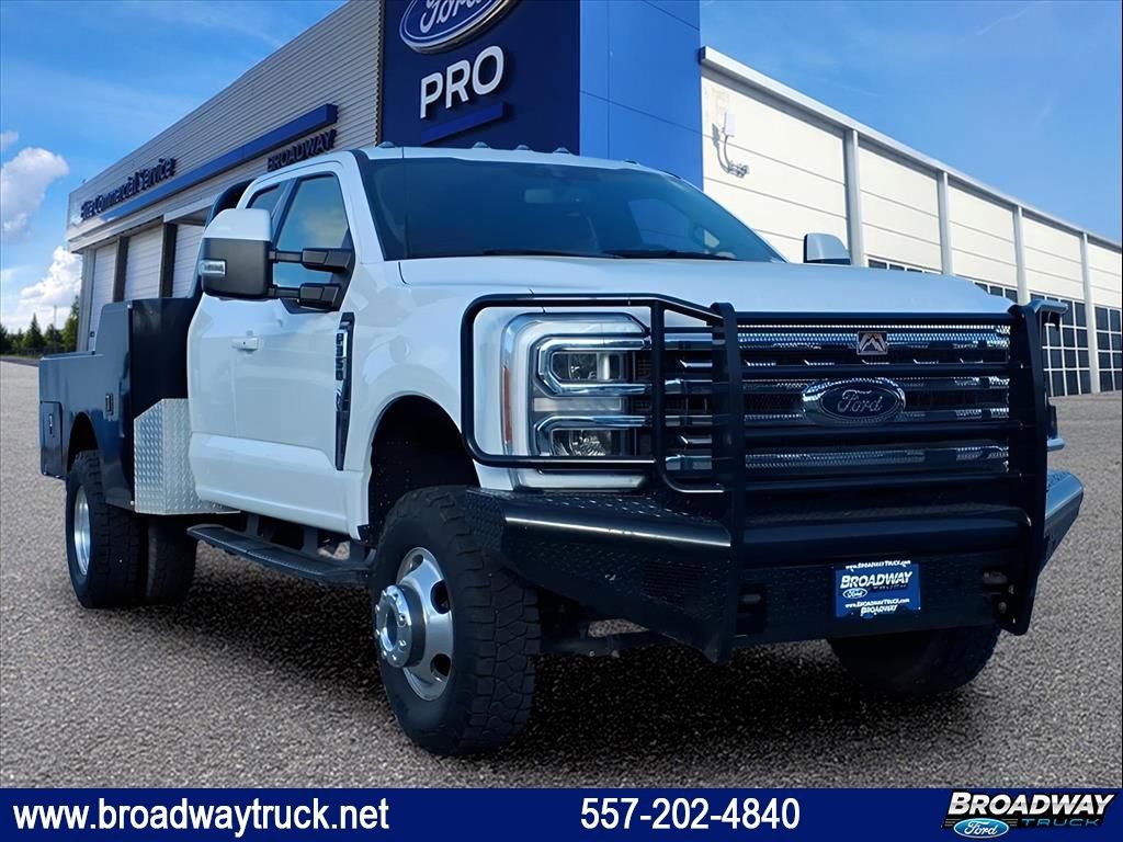 Used 2023 Ford F350 Lariat image 1