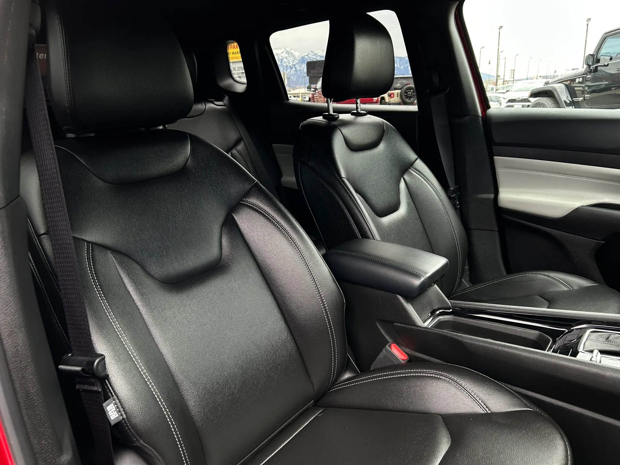 Used 2025 Jeep Compass Limited image 28