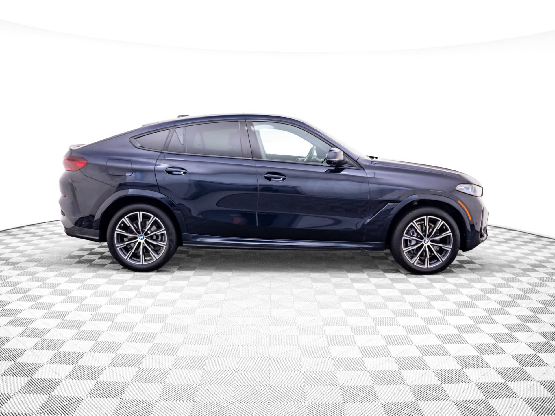Used 2025 BMW X6 xDrive40i AWD/4WD image 6