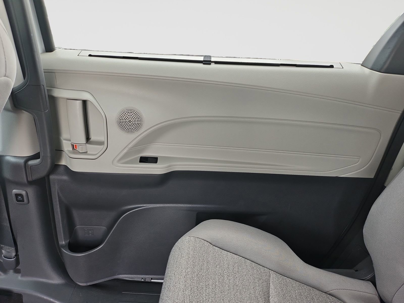 Used 2021 Toyota Sienna LE AWD/4WD image 30