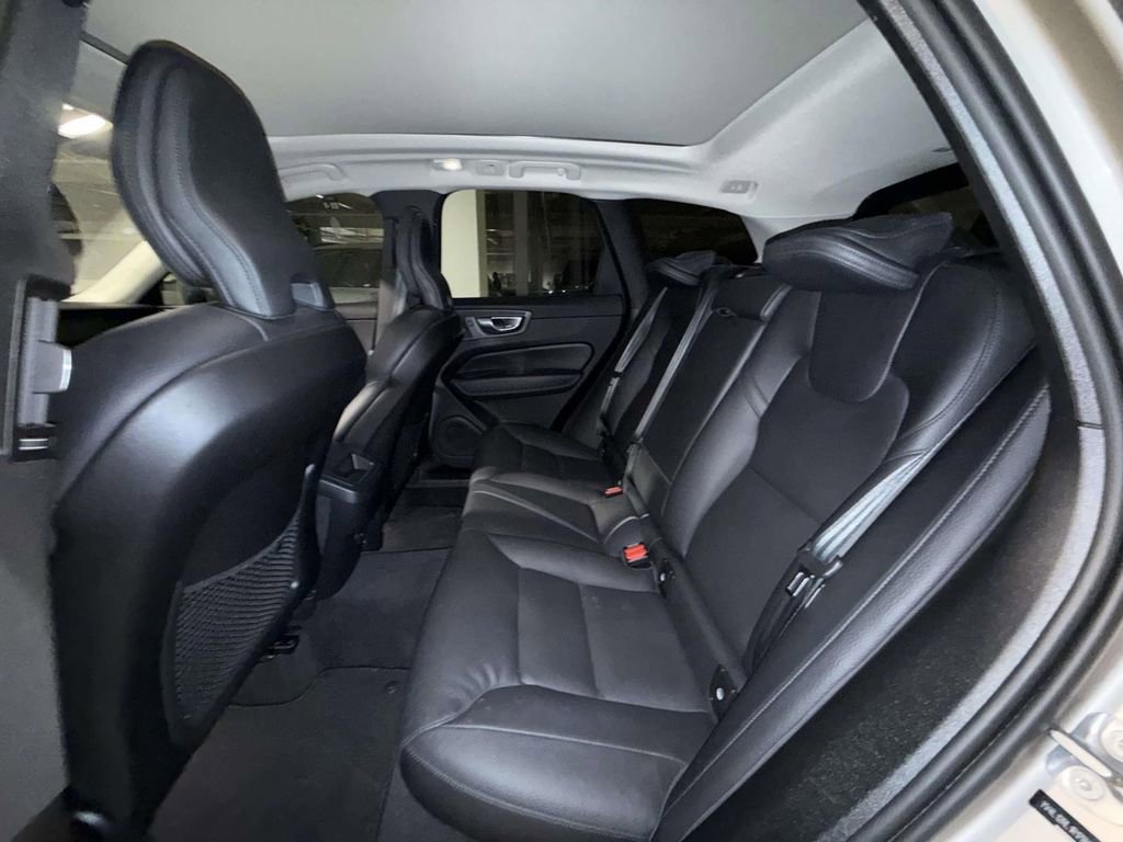 Used 2024 Volvo XC60 B5 Plus image 5